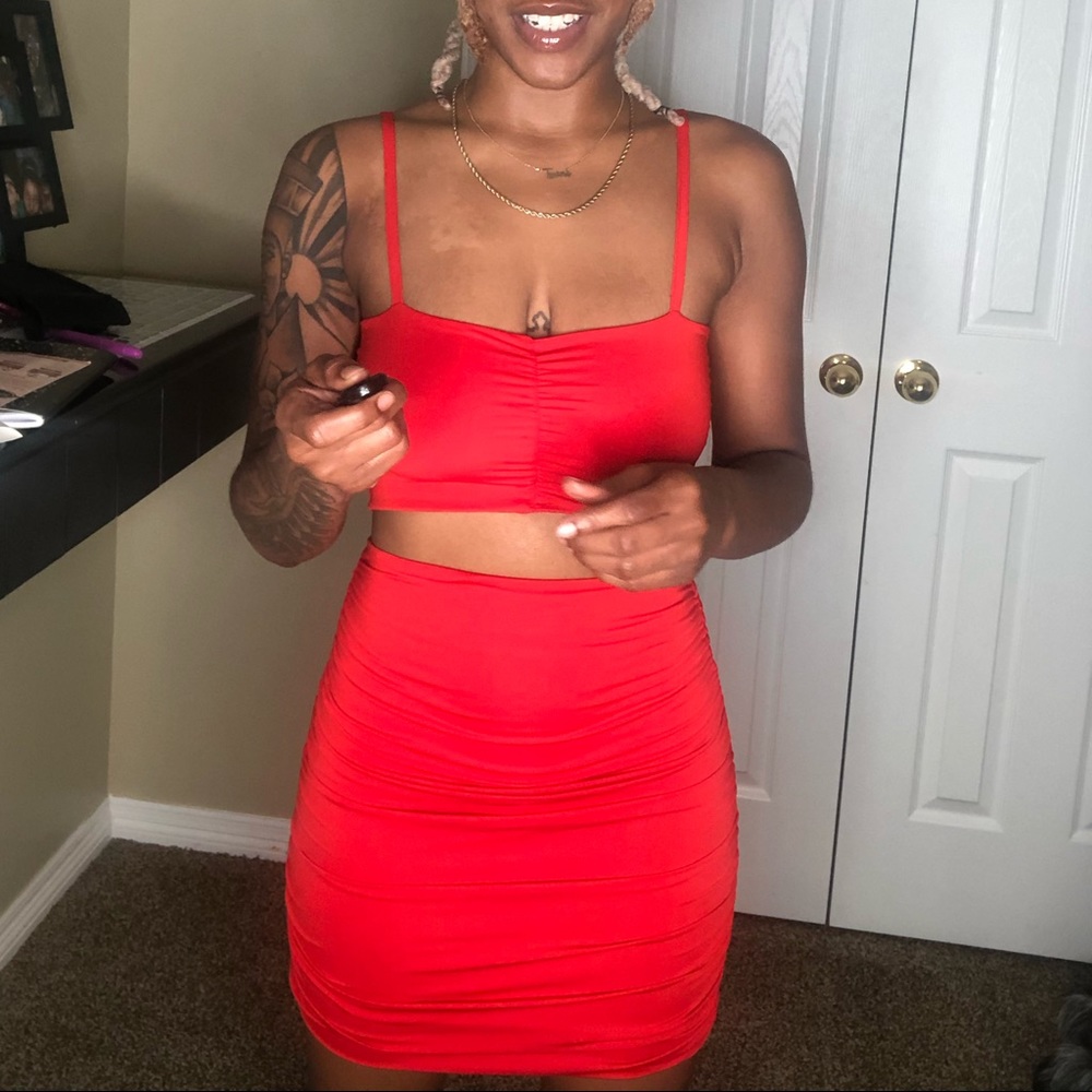 Red two piece! - Picture 3 of 6